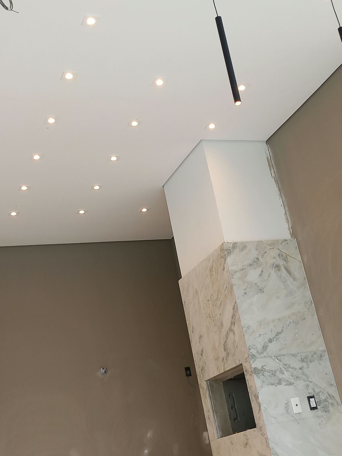 Sala de alto padrão com projeto de iluminação executado pela JL Elétrica